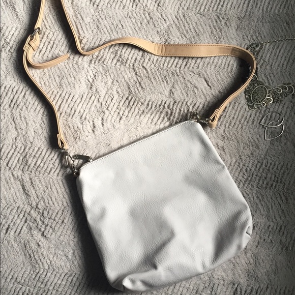 NWOT Gray Crossbody Bag - Picture 3 of 5